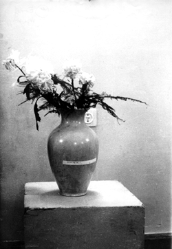 Váza virággal / Vase with flowers