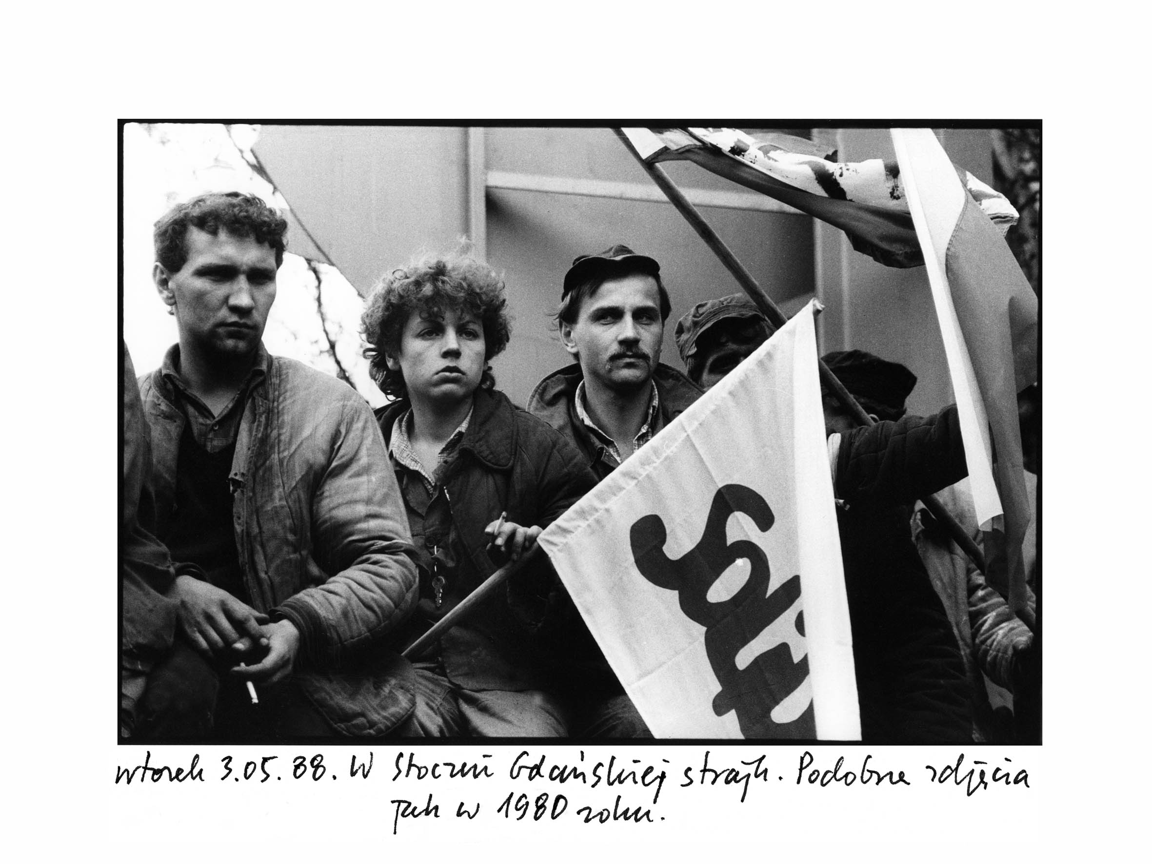 Wtorek 3.05.88. W Stoczni Gadńskiej strajk Podobne
        zdjęcia jak w 1980 roku / Tuesday 3.05.88. Strike in the Gdańsk
        Shipyard Photos similar to those from 1980