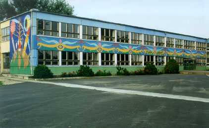 Az iskola j plete falfestmnyekkel