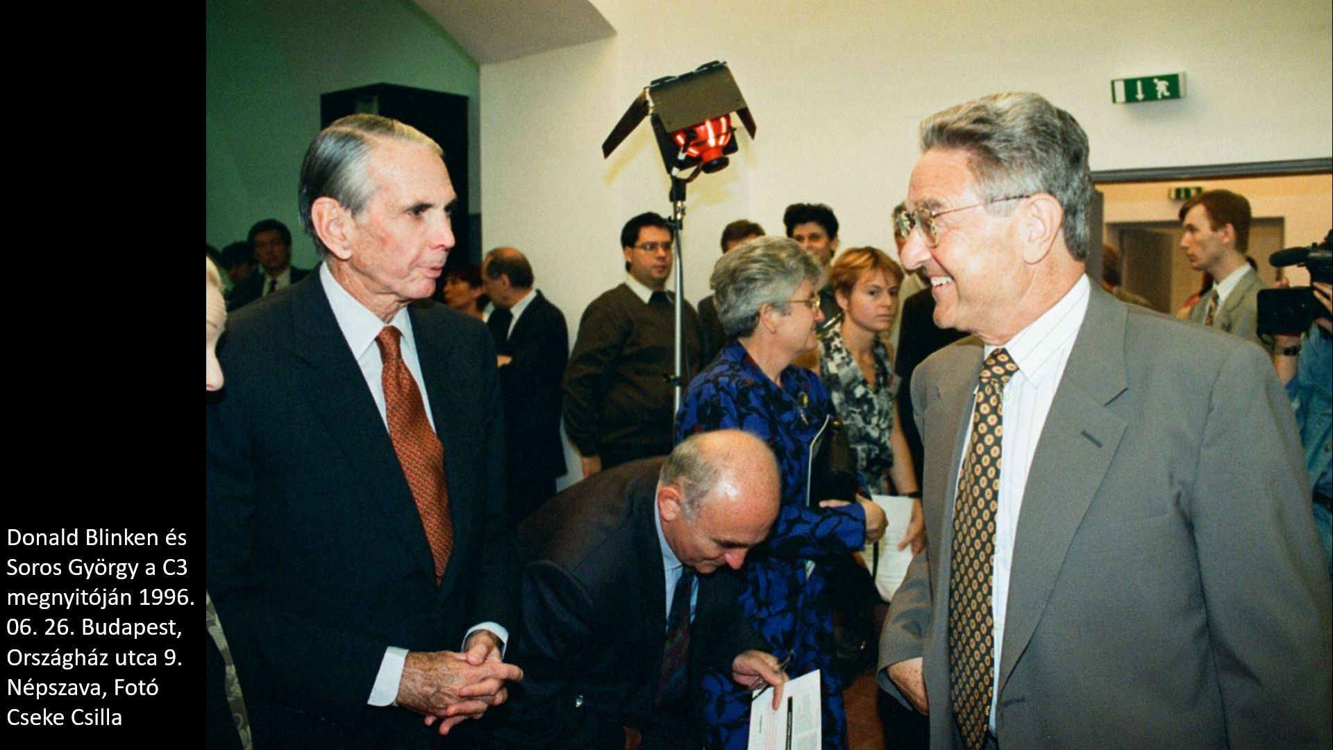 Donald Blinken és Soros György a C3 megnyitóján 1996. 06. 26. Budapest, Országház utca 9. Népszava sajtófotó, Cseke Csilla fényképe (1996. © C3 Alapítvány)