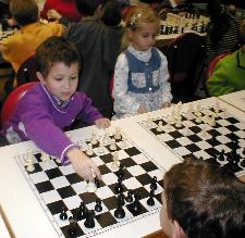 Jakobetz Andris mattot ad. Mellette: Honsch Dalma