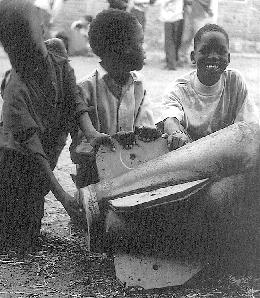 'Gyerekjáték' : ledobott bombatartály farokrésze