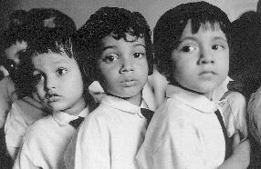 Sorállás ebédért. A Howrah-iskola testi és lelki táplálékot ad az utcagyerekeknek.