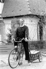 D&otilde;ry Istv&aacute;n menetfelszerel&eacute;se