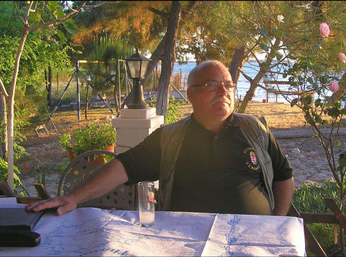 Mindjárt hozzák a vacsorát