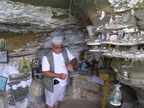 Barlang kápolna Alikinél