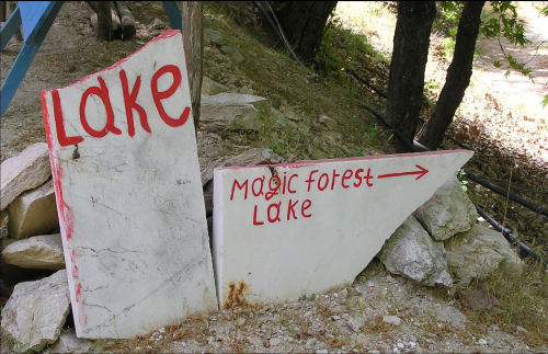 Egyedi útmutató táblák márványból