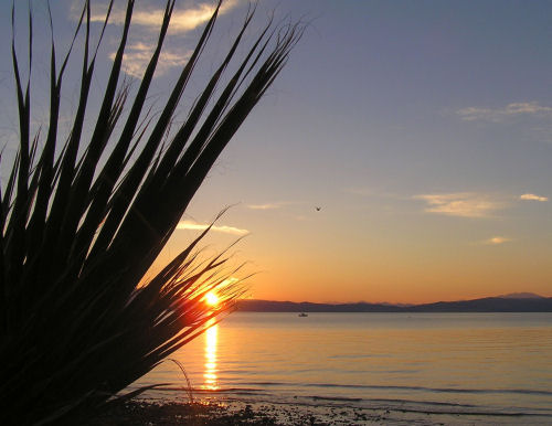 Naplemente, ahogy a vacsoraasztaltól látszik, ha időben érkezünk...