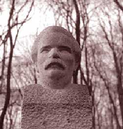 Mricz Zsigmond szobra Srospatakon